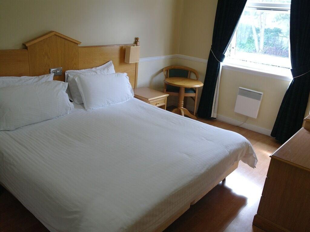 Mill And Brae Hotel Пейзли Екстериор снимка