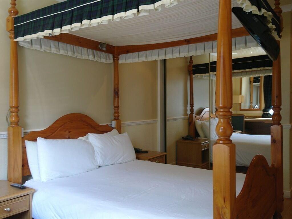Mill And Brae Hotel Пейзли Екстериор снимка