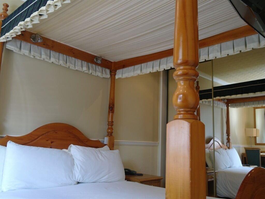 Mill And Brae Hotel Пейзли Екстериор снимка