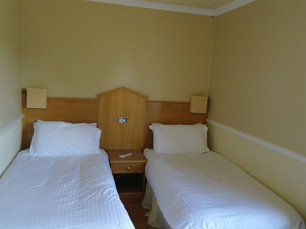 Mill And Brae Hotel Пейзли Екстериор снимка