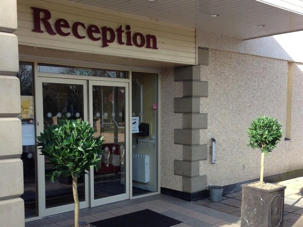 Mill And Brae Hotel Пейзли Екстериор снимка