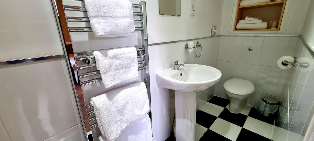 Mill And Brae Hotel Пейзли Екстериор снимка